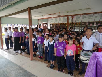 植林活動地域近くの小学校を訪問